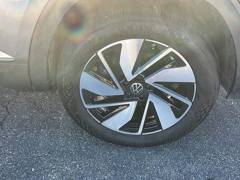 Used 2024 Volkswagen Atlas SE image 8