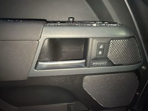 Used 2022 Land Rover Defender 110 X-Dynamic SE image 11