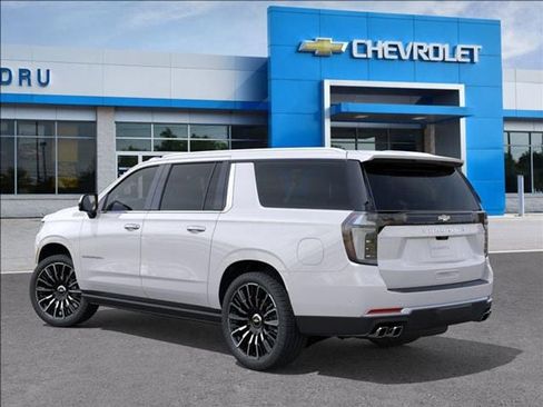 New 2025 Chevrolet Suburban High Country image 3