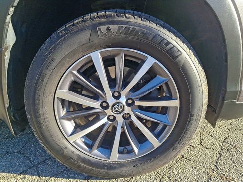 Used 2018 Toyota Highlander XLE image 8