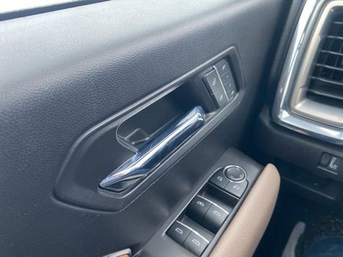 Used 2023 GMC Canyon Denali w/ Denali Black Edition image 19