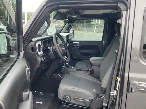New 2025 Jeep Gladiator Sport image 15