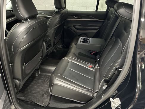 Used 2023 Jeep Grand Cherokee Limited w/ Black Appearance Package image 34