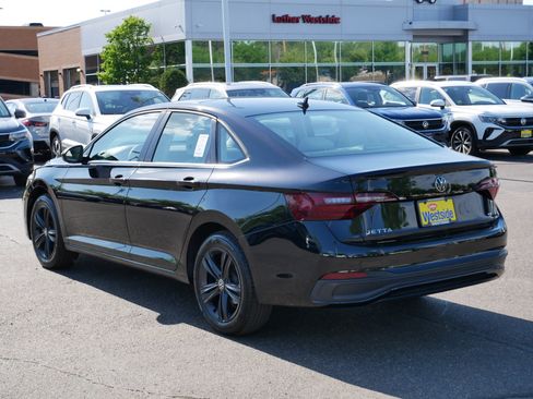 Used 2023 Volkswagen Jetta SE FWD image 5