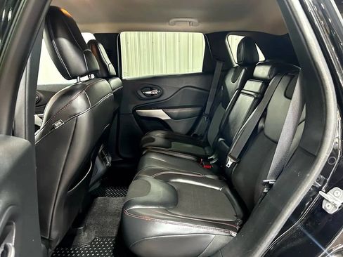 Used 2018 Jeep Cherokee Trailhawk w/ Cold Weather Group image 15