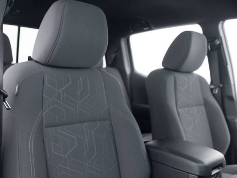 Used 2017 Toyota Tacoma TRD Off-Road w/ Tow Package (A/T) image 26