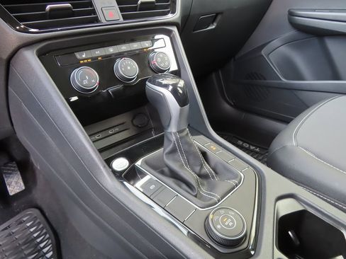 Used 2023 Volkswagen Taos SE w/ Panoramic Sunroof Package image 20