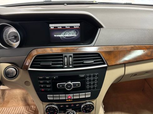 Used 2013 Mercedes-Benz C 250 Sedan image 24