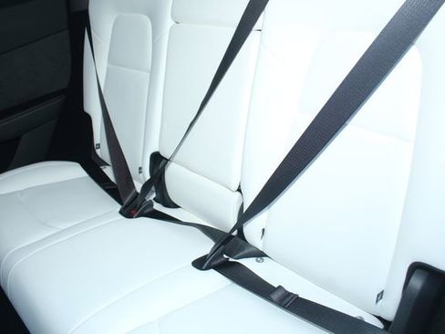 Used 2025 Tesla Model Y Performance image 23