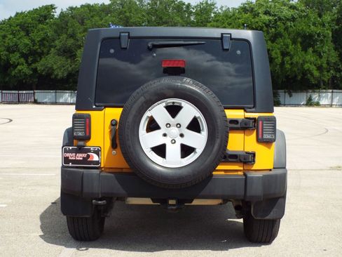 Used 2012 Jeep Wrangler Unlimited Sport AWD/4WD image 7