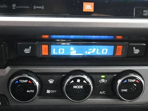 Certified 2017 Toyota Tacoma Limited AWD/4WD image 21