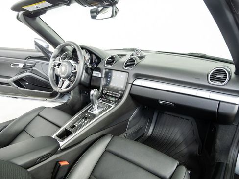 Used 2025 Porsche 718 Boxster RWD image 19