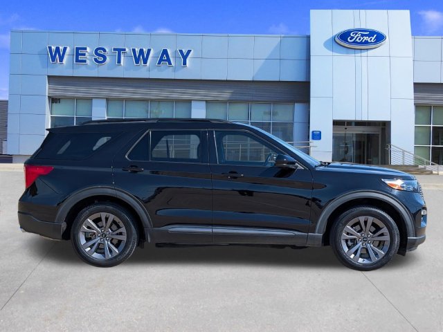 Used 2023 Ford Explorer XLT w/ Equipment Group 202A RWD image 2