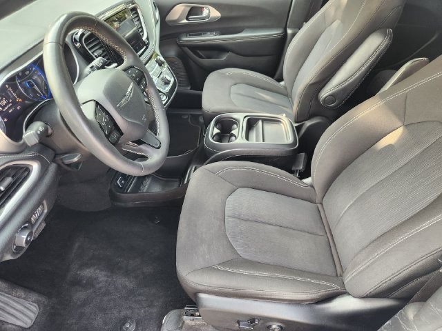 Used 2023 Chrysler Pacifica Touring w/ S Appearance Package FWD image 14