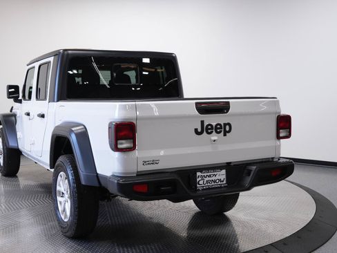 Used 2023 Jeep Gladiator Sport AWD/4WD image 5