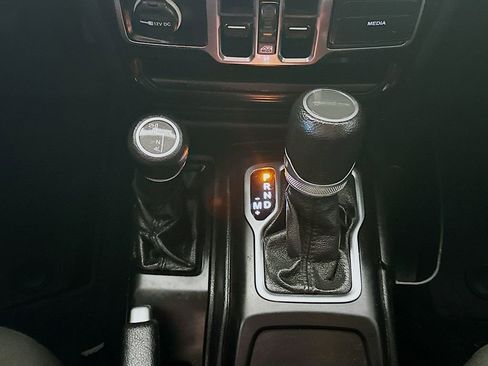 Used 2020 Jeep Gladiator Sport w/ Quick Order Package 24S image 16