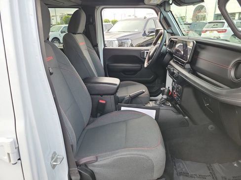 Used 2024 Jeep Wrangler Rubicon image 18