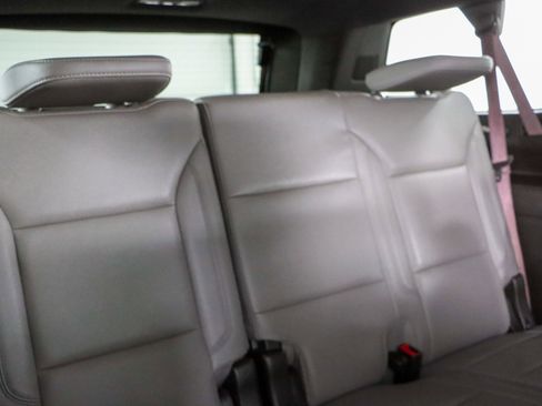 Used 2023 Chevrolet Suburban Z71 w/ Luxury Package image 33