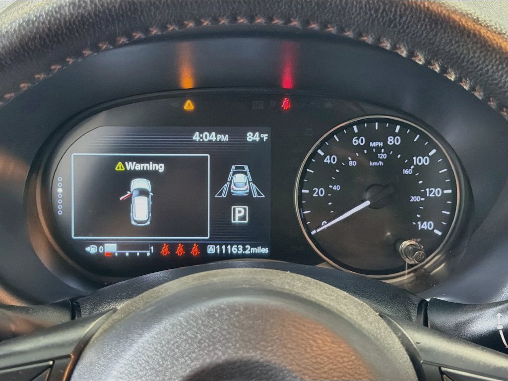 Used 2023 Nissan Kicks SR w/ SR Premium Package FWD image 11