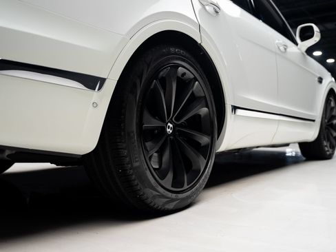 Used 2018 Bentley Bentayga AWD/4WD image 79