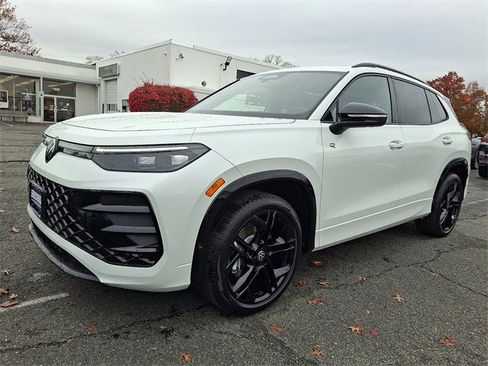 New 2026 Volkswagen Tiguan SE R-Line image 2