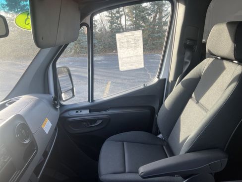 Used 2023 Mercedes-Benz Sprinter 144 Cargo image 21