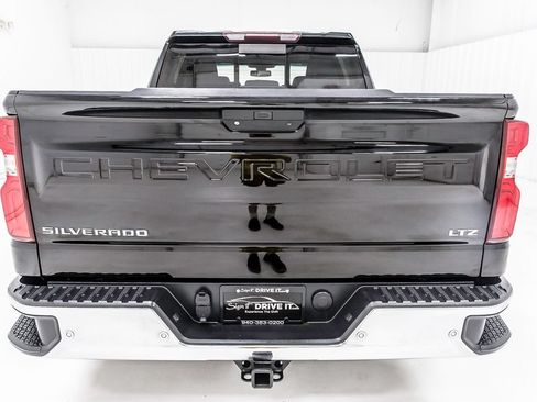 Used 2019 Chevrolet Silverado 1500 LTZ w/ LTZ Premium Package RWD image 6