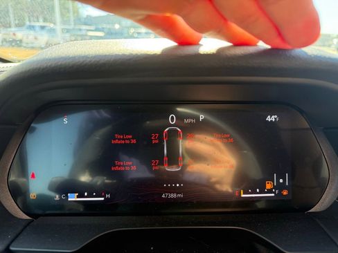 Used 2021 Jeep Grand Cherokee L Laredo w/ Luxury Tech Group I image 15