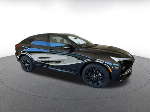 Used 2025 Buick Envista Sport Touring image 2