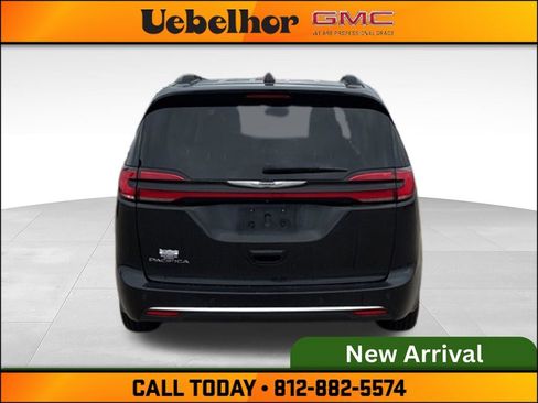 Used 2022 Chrysler Pacifica Touring-L FWD image 5