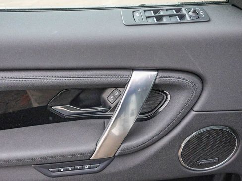 Used 2025 Land Rover Discovery Sport S image 31