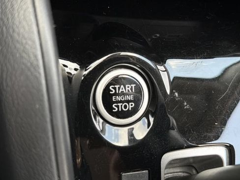 Used 2025 Nissan Versa SV FWD image 20