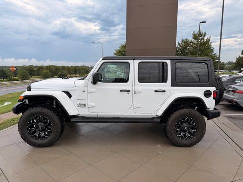 Used 2022 Jeep Wrangler Unlimited Sahara AWD/4WD image 6