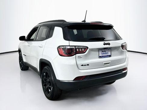 Used 2023 Jeep Compass Latitude w/ Sun and Sound Group AWD/4WD image 7
