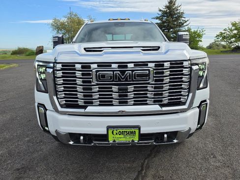 Used 2024 GMC Sierra 3500 Denali w/ Technology Package AWD/4WD image 2