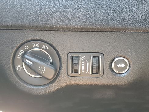 Used 2019 Chrysler 300 S image 25