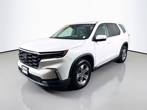 Used 2025 Honda Pilot EX-L image 3