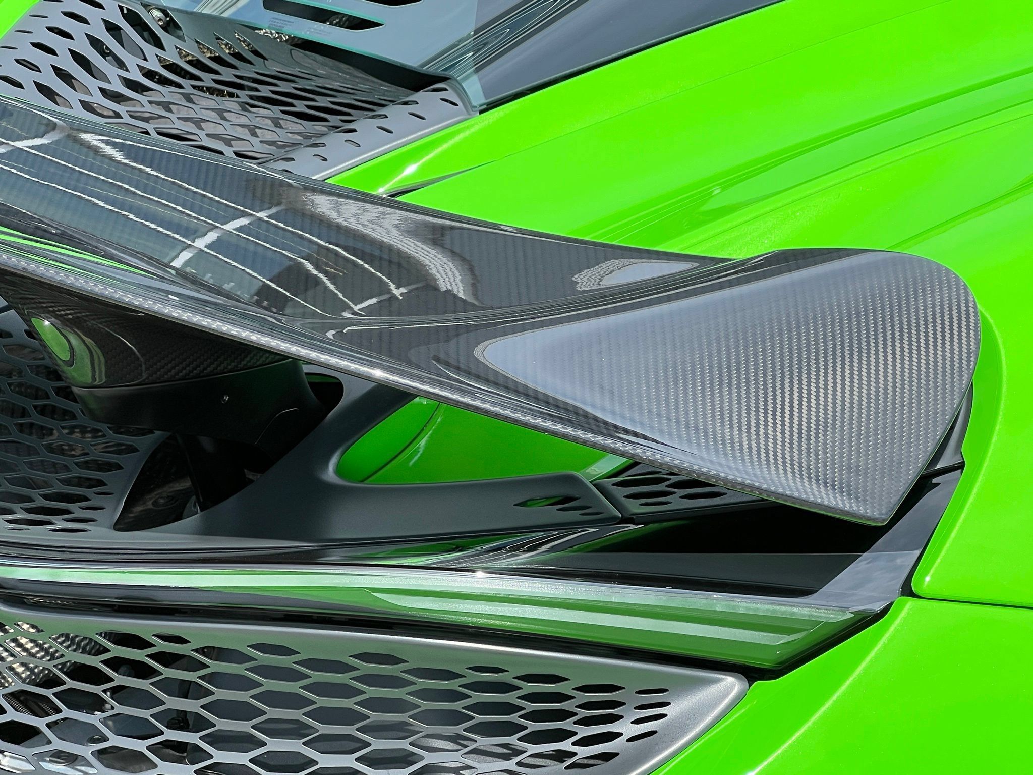 Used 2024 McLaren 750S RWD image 23