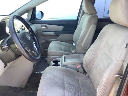Used 2017 Honda Odyssey SE image 2