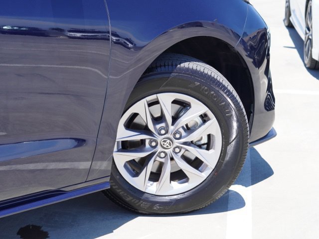 Certified 2026 Toyota Sienna XLE FWD image 9