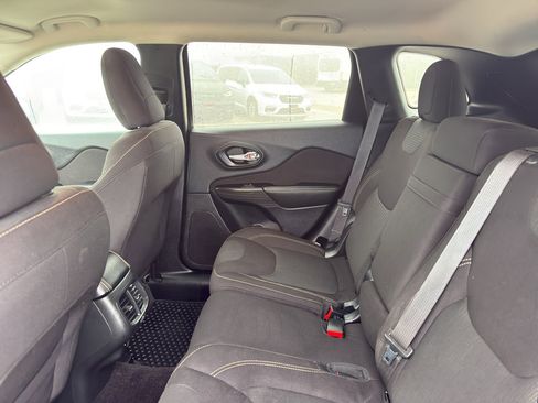 Used 2016 Jeep Cherokee Latitude w/ Comfort/Convenience Group image 33