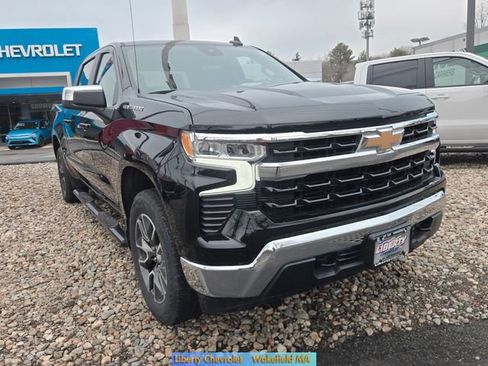 Used 2022 Chevrolet Silverado 1500 LT AWD/4WD image 2