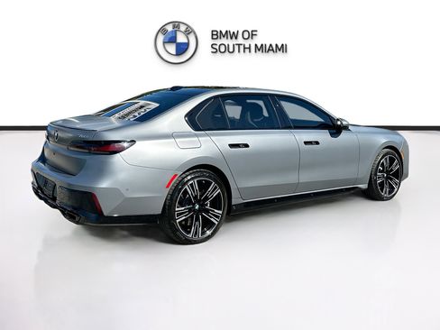 Certified 2023 BMW 760i xDrive image 7