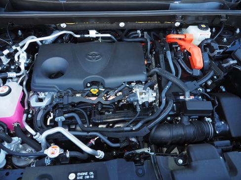 Used 2025 Toyota RAV4 SE image 9