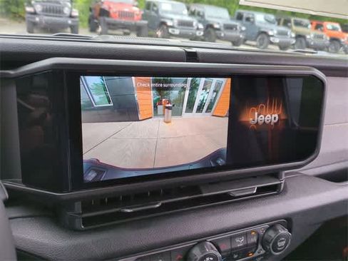 New 2025 Jeep Gladiator Sport image 29