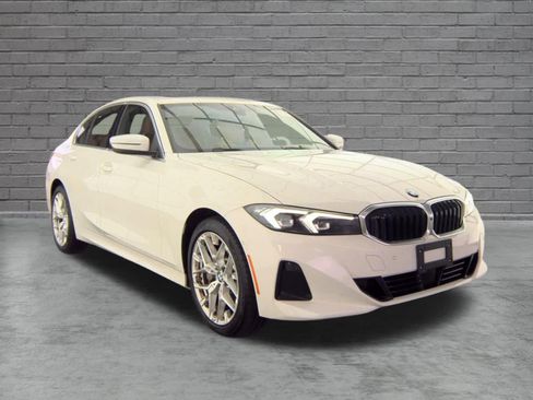 Used 2025 BMW 330i xDrive Sedan w/ Premium Package AWD/4WD image 4