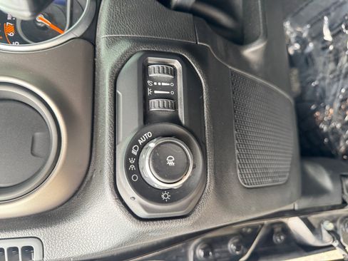 Used 2018 Jeep Wrangler Unlimited Sport S image 16