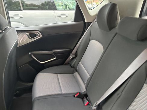 Used 2025 Kia Soul LX w/ LX Technology Package FWD image 29