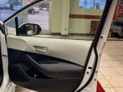 Used 2021 Toyota Corolla LE image 13