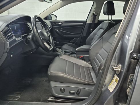 Used 2024 Volkswagen Jetta SE FWD image 18
